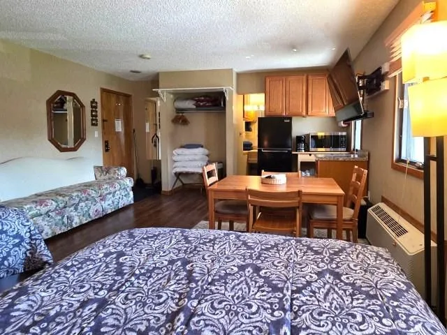 6500 Schuss Mountain Lane Custer Township, MI 49659