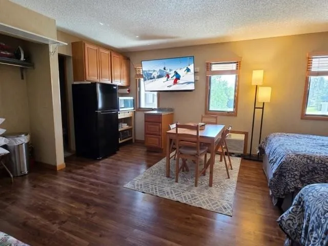 6500 Schuss Mountain Lane Custer Township, MI 49659