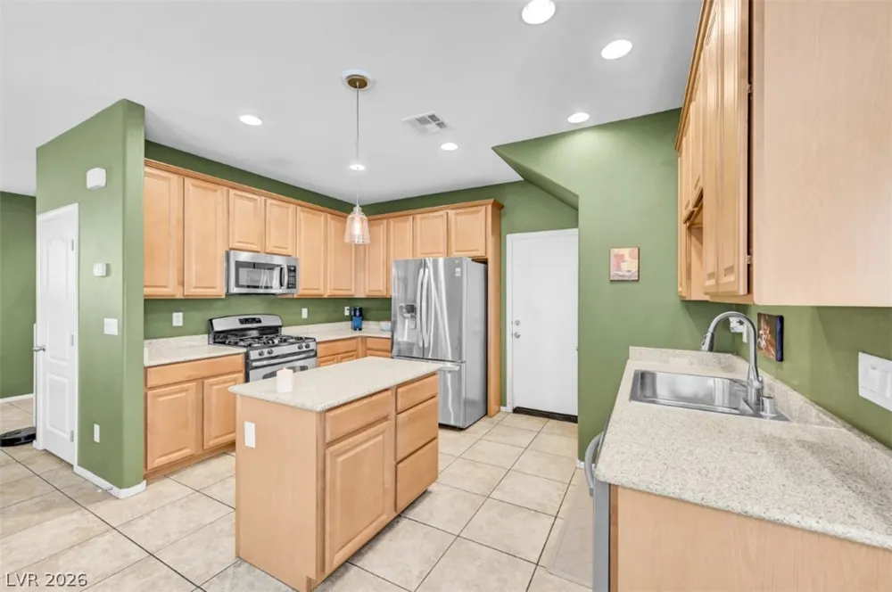 9348 Euphoria Rose Avenue Las Vegas, NV 89166