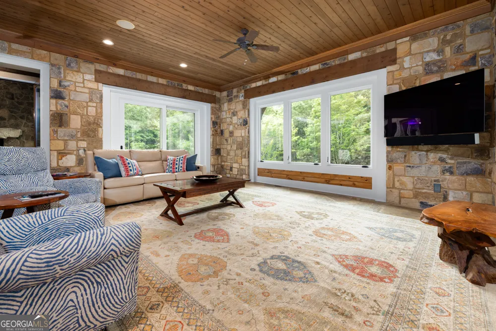 2481 Linger Longer DR Greensboro, GA 30642
