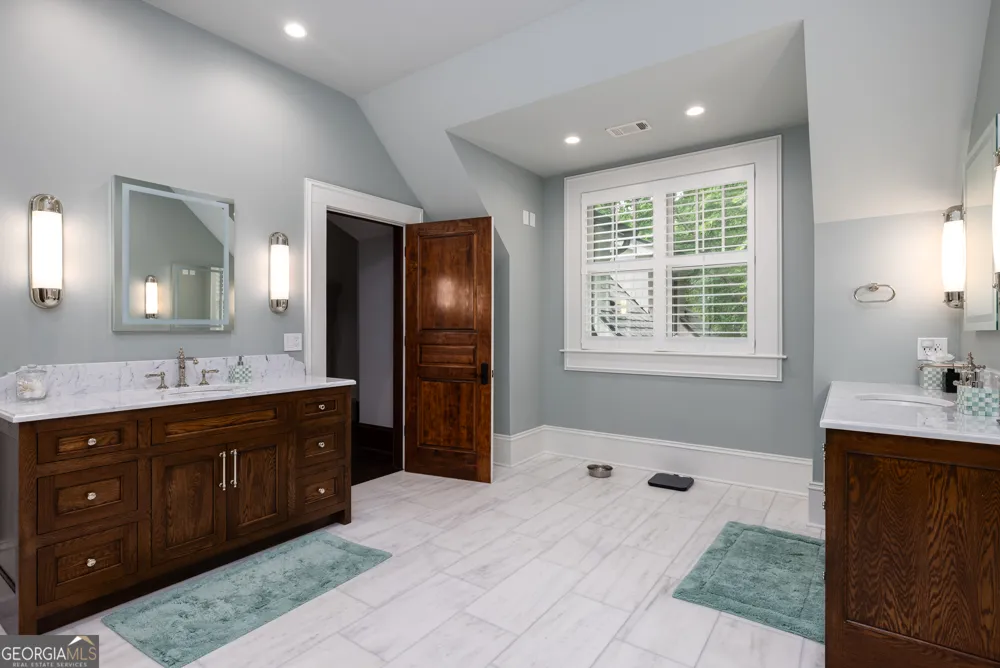 2481 Linger Longer DR Greensboro, GA 30642