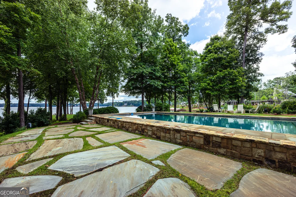 2481 Linger Longer DR Greensboro, GA 30642