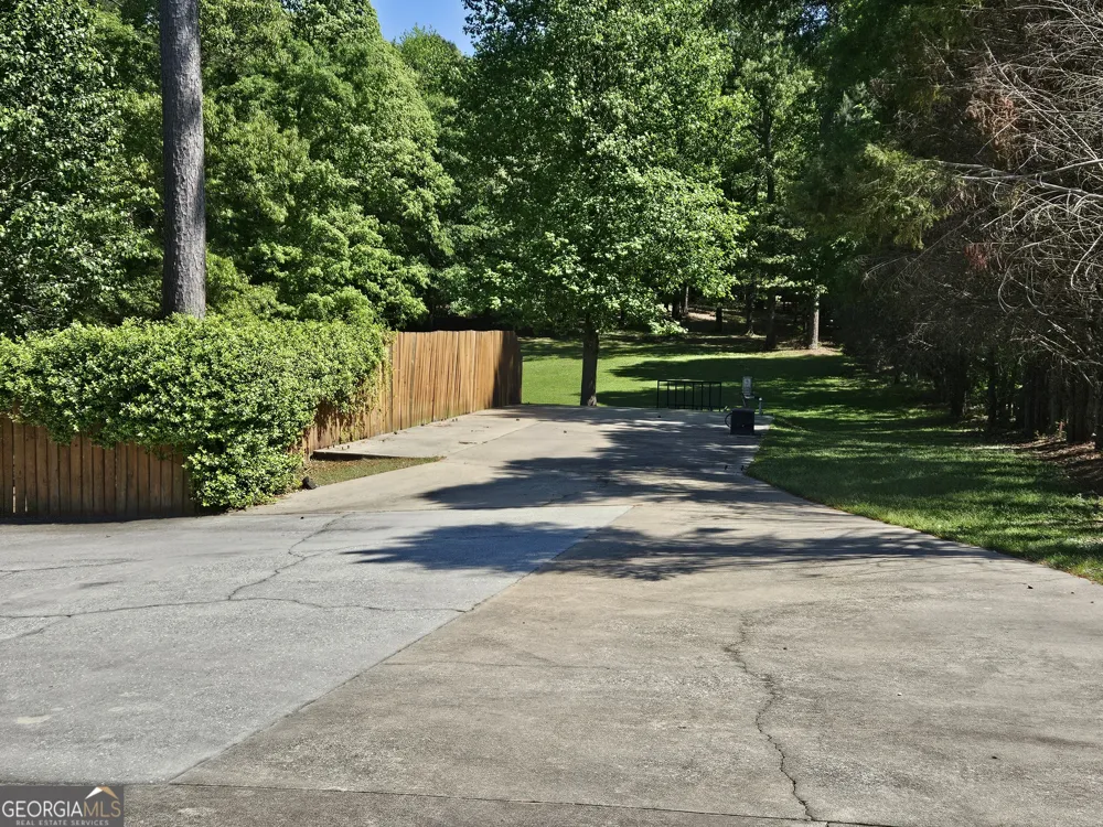 200 Gates RD Lizella, GA 31052