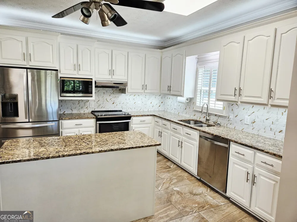 200 Gates RD Lizella, GA 31052