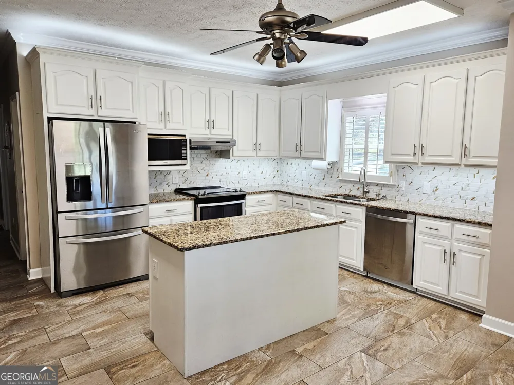 200 Gates RD Lizella, GA 31052
