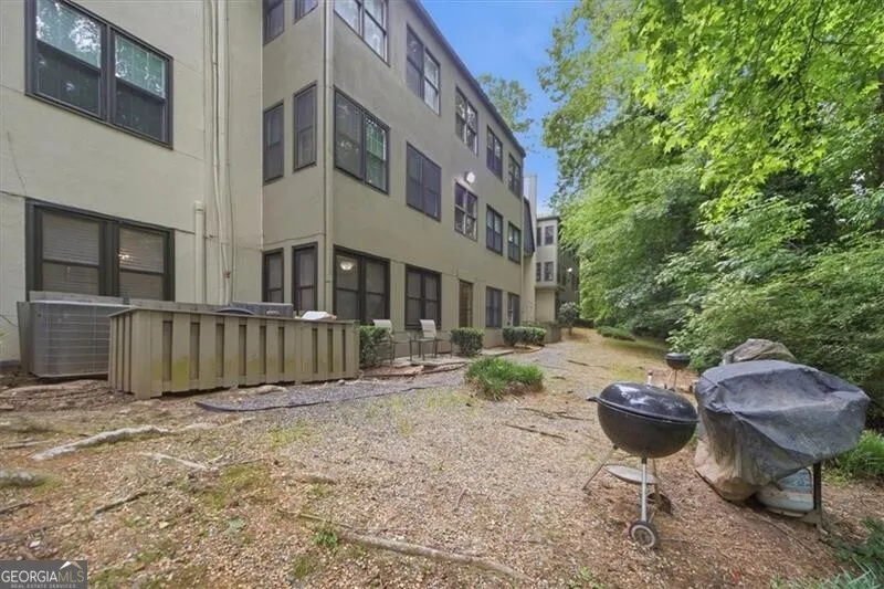 32 Arpege WAY NW Atlanta, GA 30327