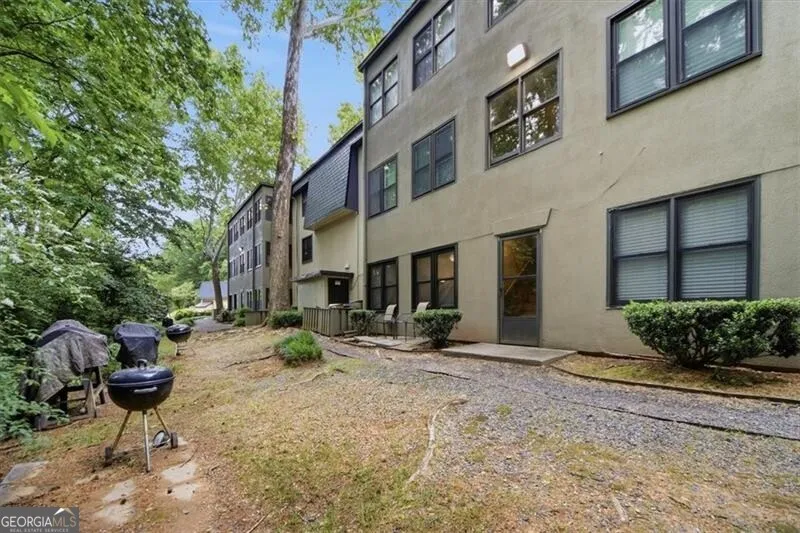 32 Arpege WAY NW Atlanta, GA 30327