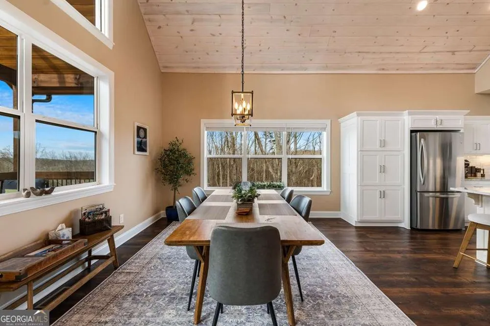 1016 Twisted Oak RD Talking Rock, GA 30175
