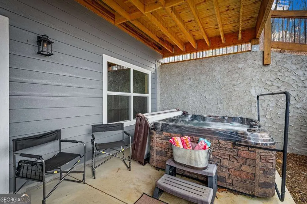 1016 Twisted Oak RD Talking Rock, GA 30175