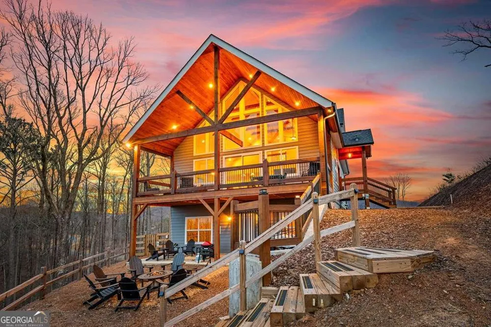 1016 Twisted Oak RD Talking Rock, GA 30175