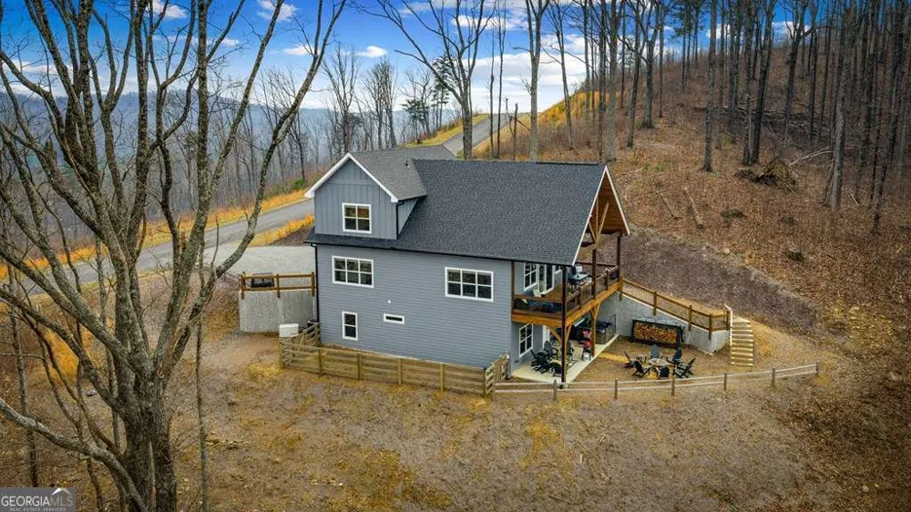 1016 Twisted Oak RD Talking Rock, GA 30175