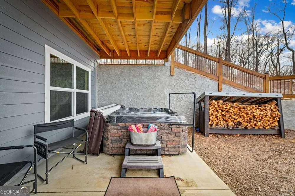 1016 Twisted Oak RD Talking Rock, GA 30175