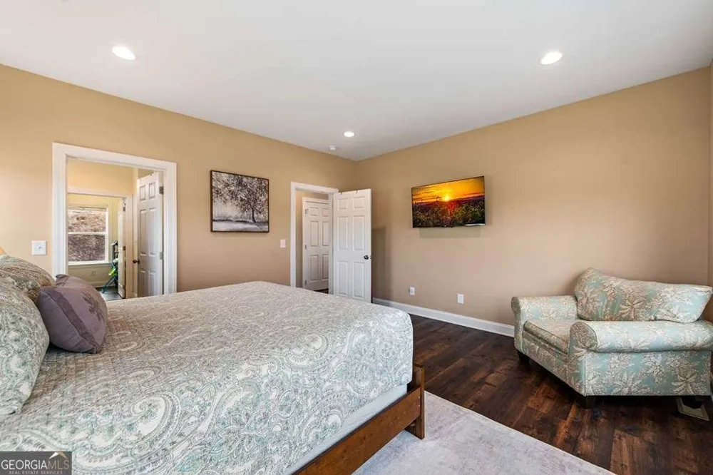 1016 Twisted Oak RD Talking Rock, GA 30175