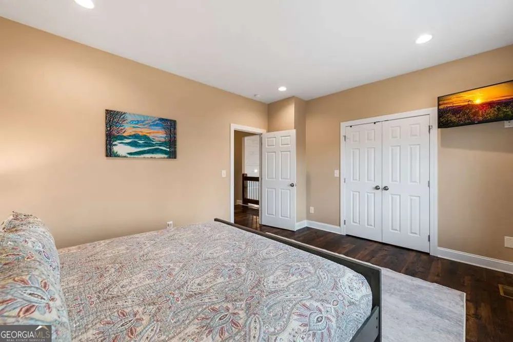 1016 Twisted Oak RD Talking Rock, GA 30175
