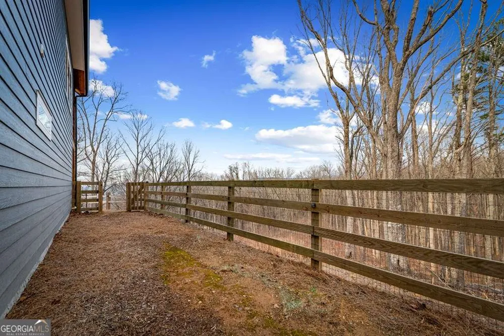 1016 Twisted Oak RD Talking Rock, GA 30175