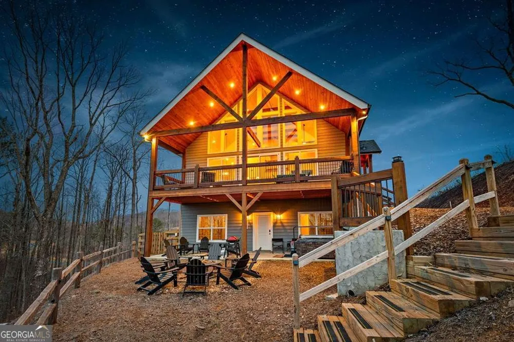 1016 Twisted Oak RD Talking Rock, GA 30175