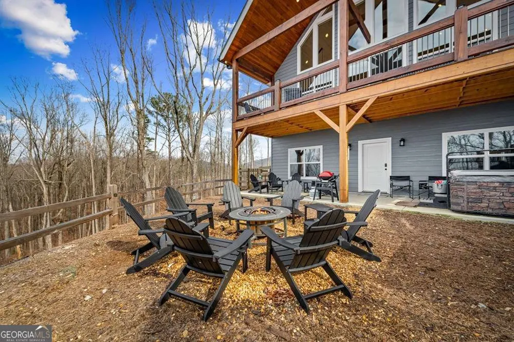 1016 Twisted Oak RD Talking Rock, GA 30175