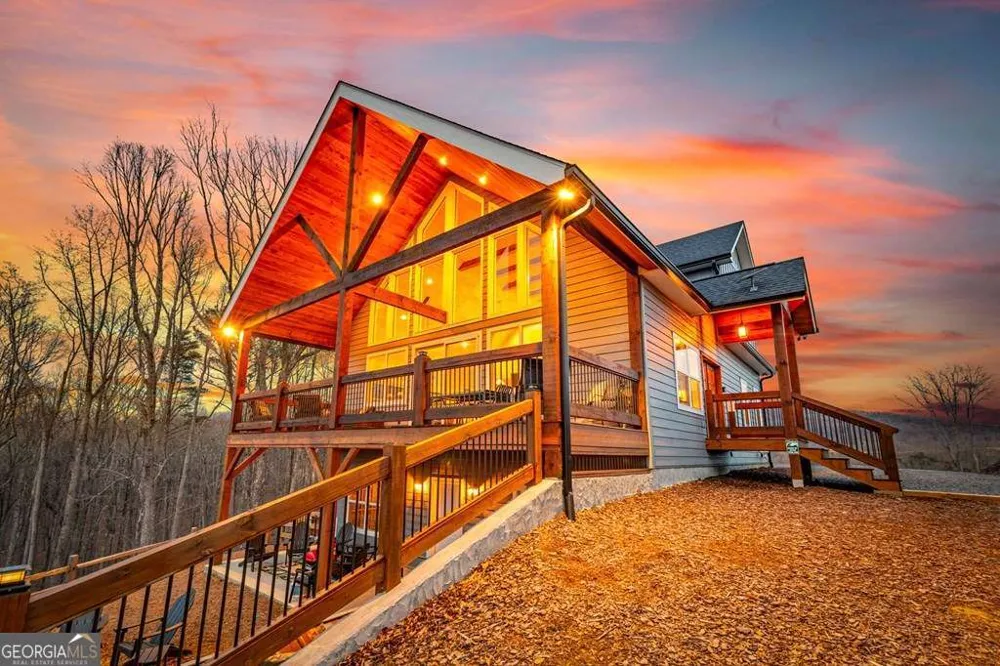 1016 Twisted Oak RD Talking Rock, GA 30175