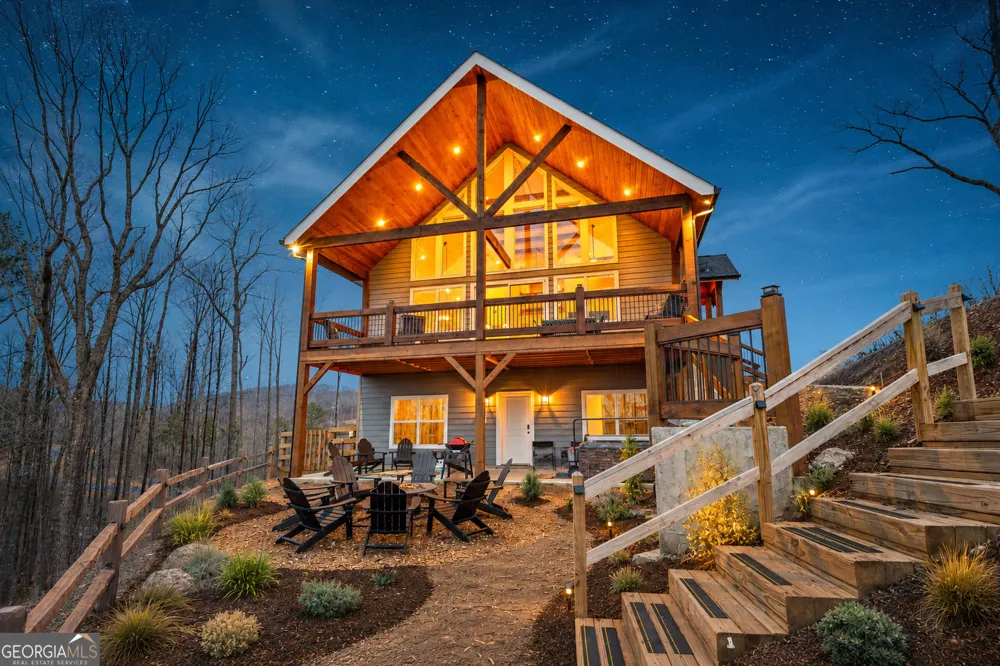 1016 Twisted Oak RD Talking Rock, GA 30175