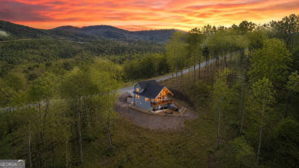 1016 Twisted Oak RD Talking Rock, GA 30175