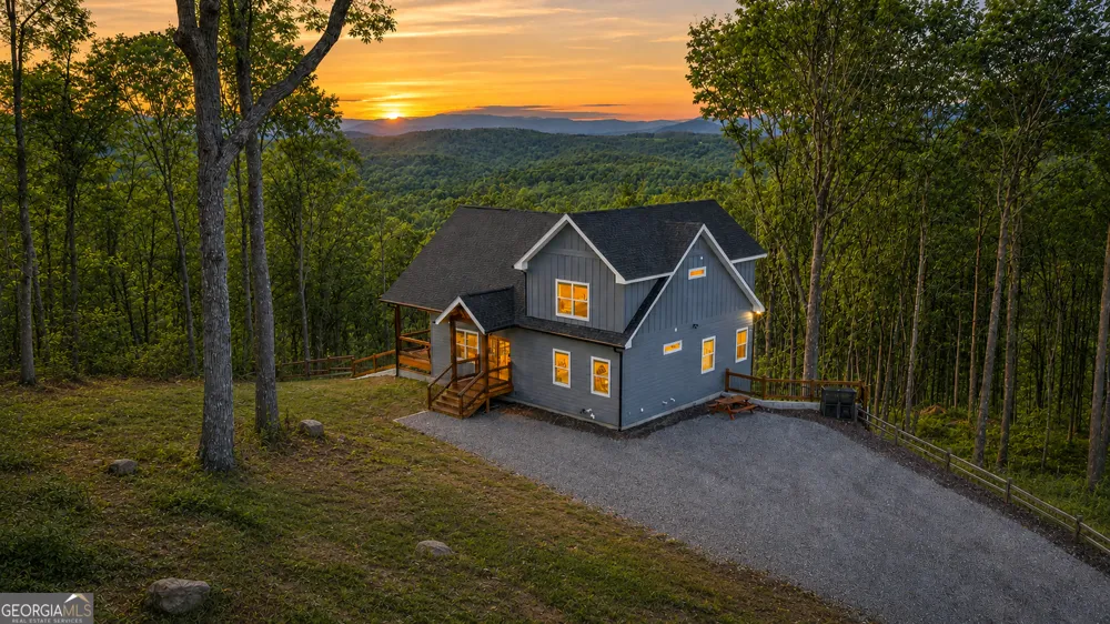 1016 Twisted Oak RD Talking Rock, GA 30175