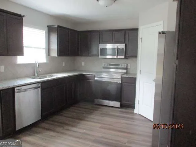 196 Brightleaf CIR Hinesville, GA 31313