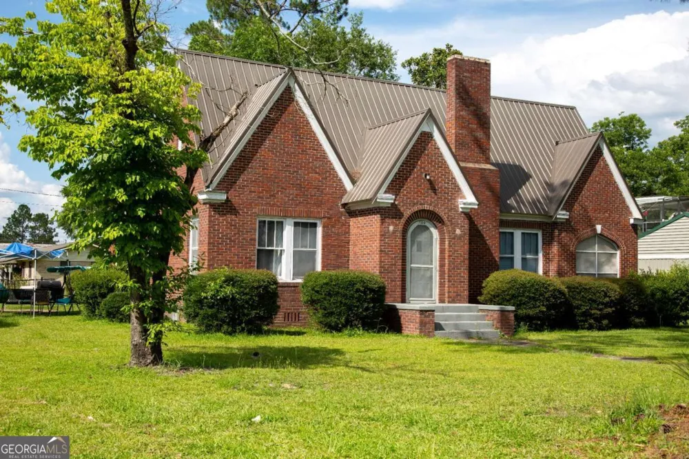 199 Anthony ST Baxley, GA 31513