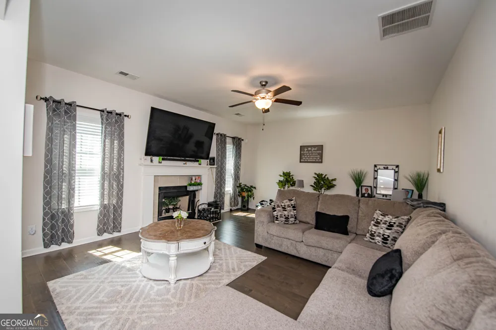 125 Amberley CT Kathleen, GA 31047