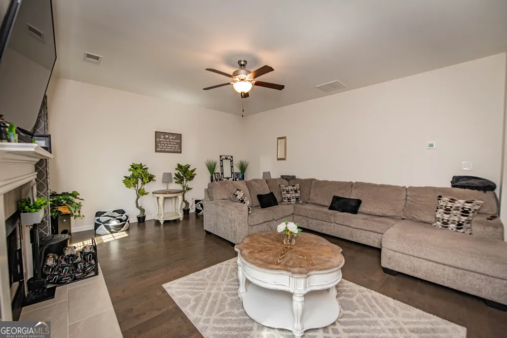 125 Amberley CT Kathleen, GA 31047