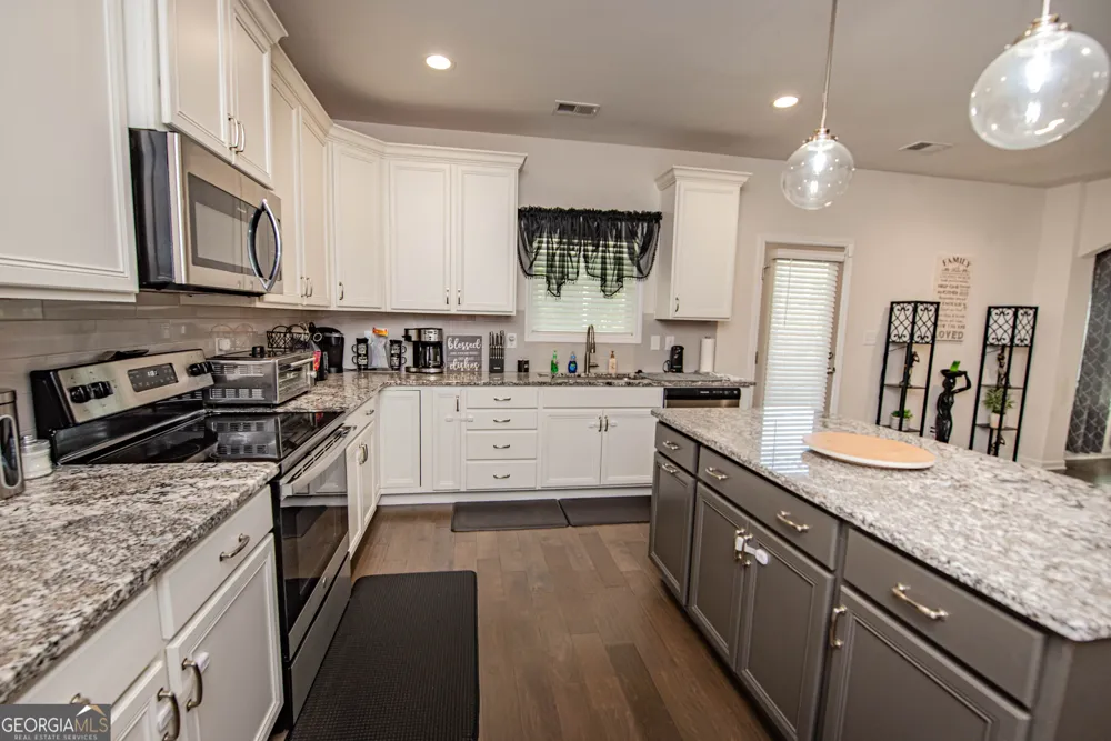 125 Amberley CT Kathleen, GA 31047