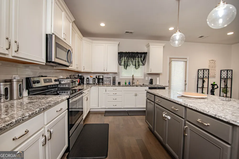 125 Amberley CT Kathleen, GA 31047