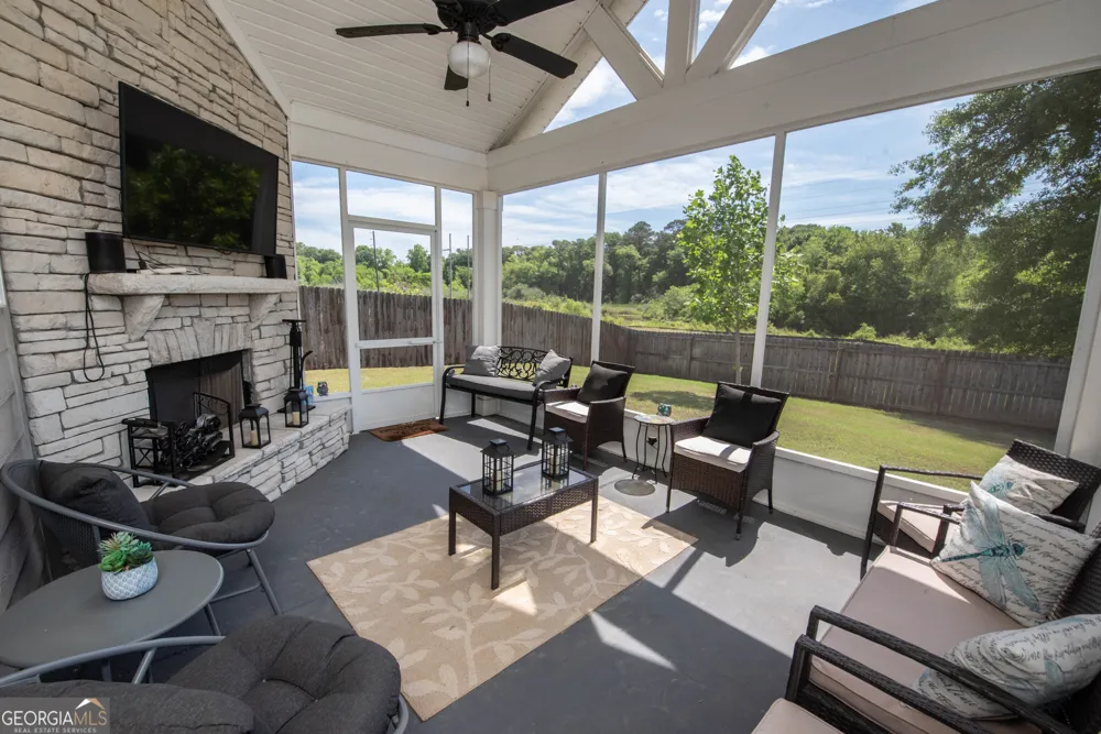 125 Amberley CT Kathleen, GA 31047