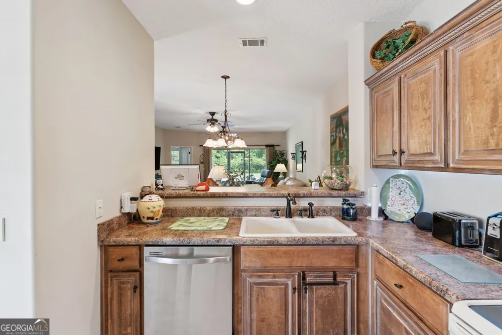 152 Villa RD Brunswick, GA 31525