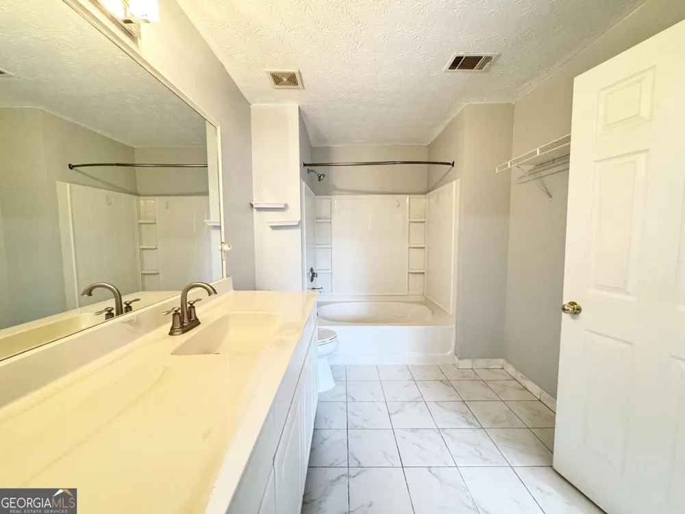 3686 Lantern Walk LN Scottdale, GA 30079