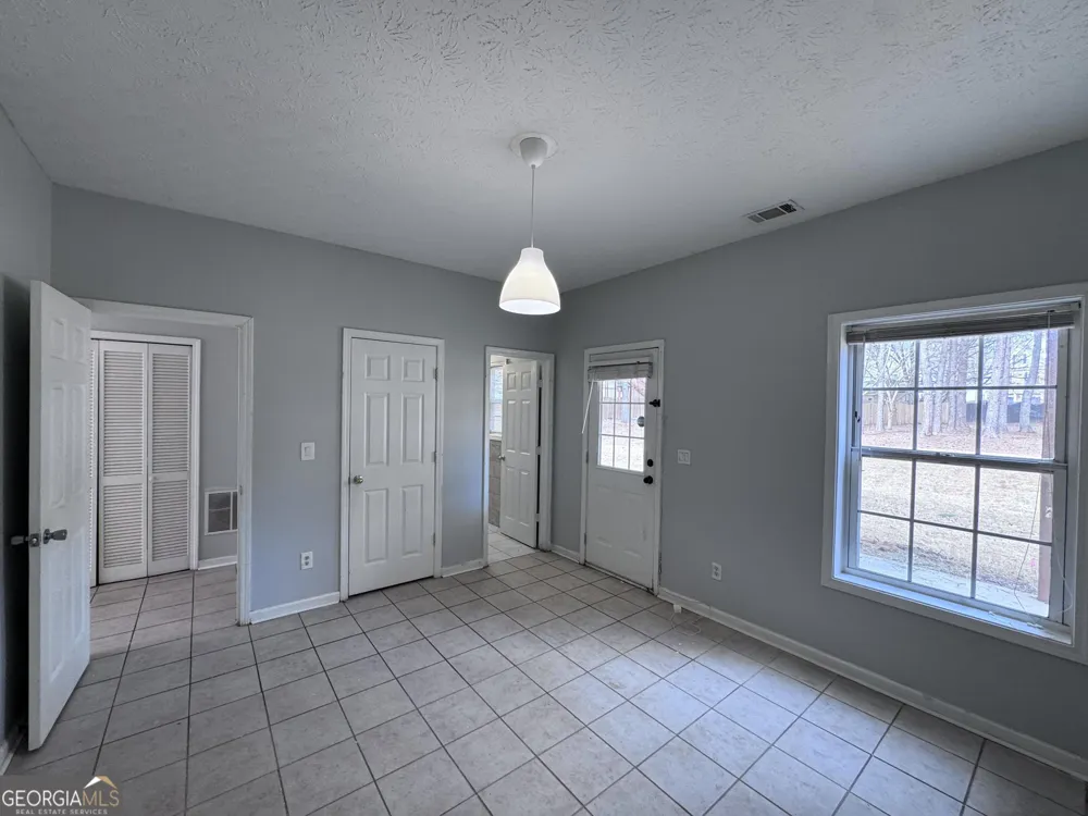 3686 Lantern Walk LN Scottdale, GA 30079