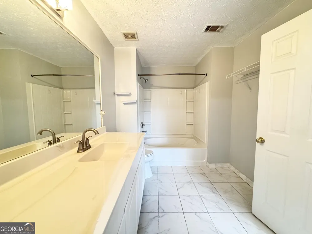 3686 Lantern Walk LN Scottdale, GA 30079