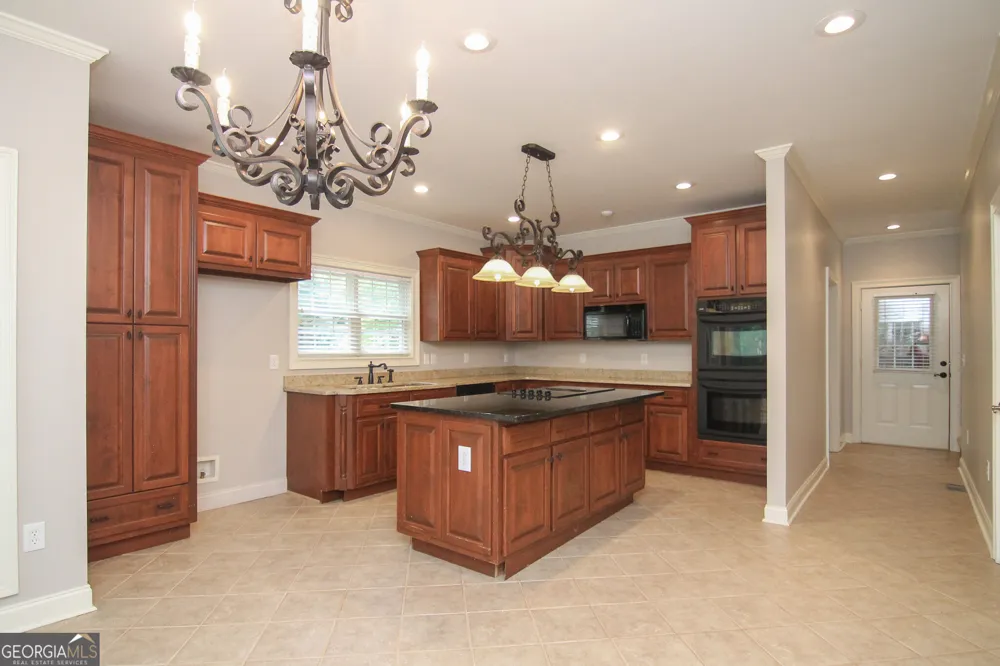 213 Sabre DR Bonaire, GA 31005