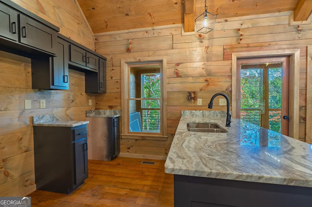 85 Moreland TRL Cherry Log, GA 30522