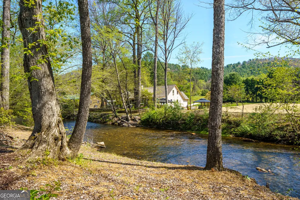 2171 Big Pine DR Hiawassee, GA 30546