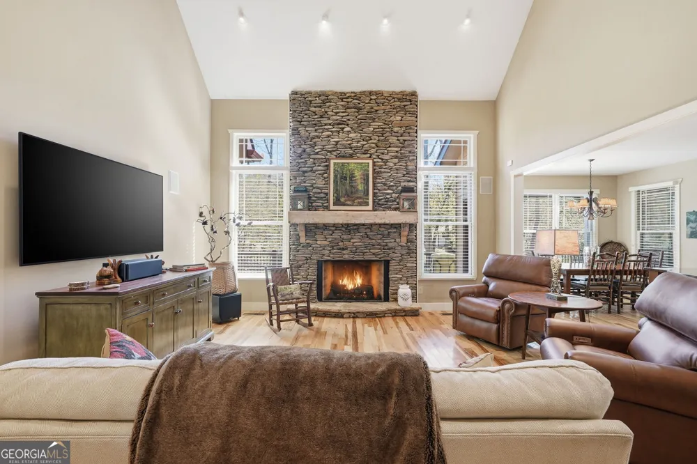 2171 Big Pine DR Hiawassee, GA 30546