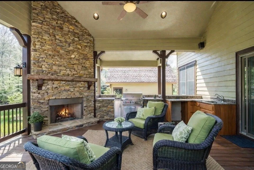 2171 Big Pine DR Hiawassee, GA 30546