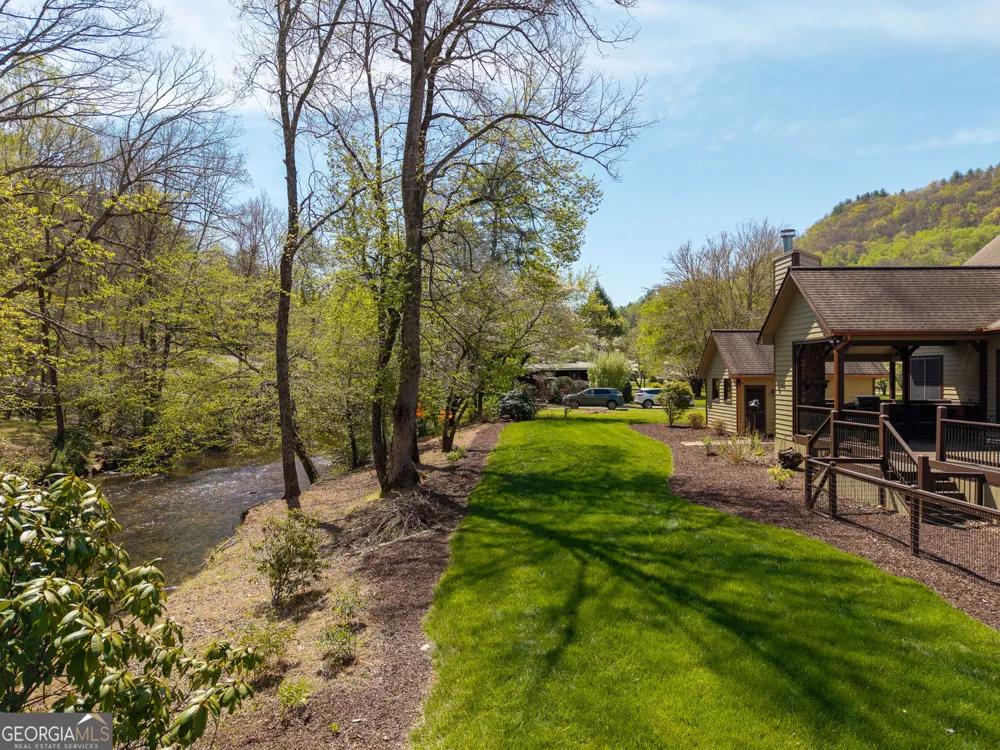 2171 Big Pine DR Hiawassee, GA 30546