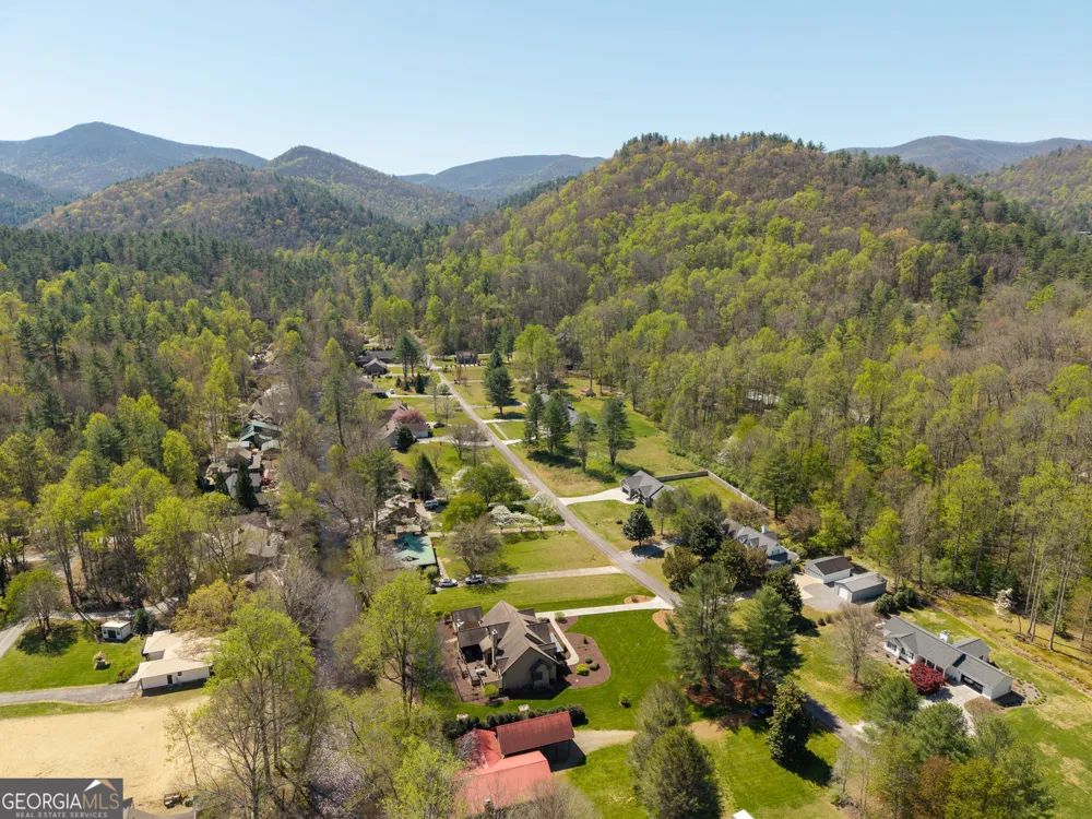 2171 Big Pine DR Hiawassee, GA 30546