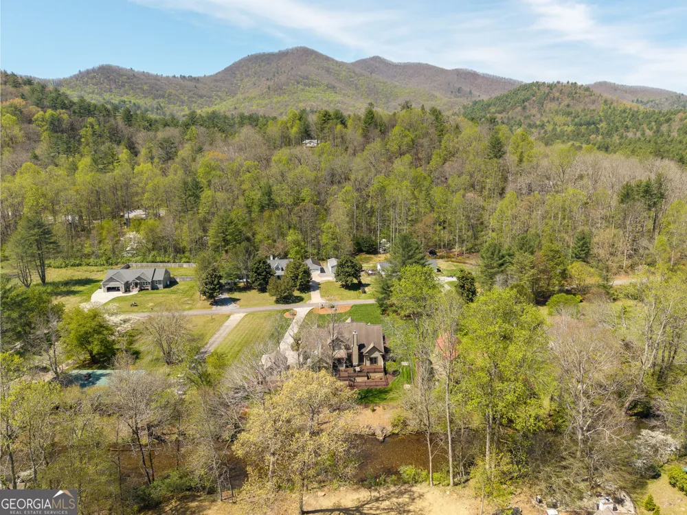 2171 Big Pine DR Hiawassee, GA 30546