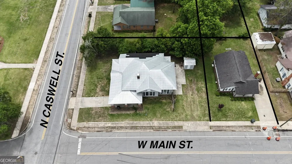 212 N Caswell Glennville, GA 30427