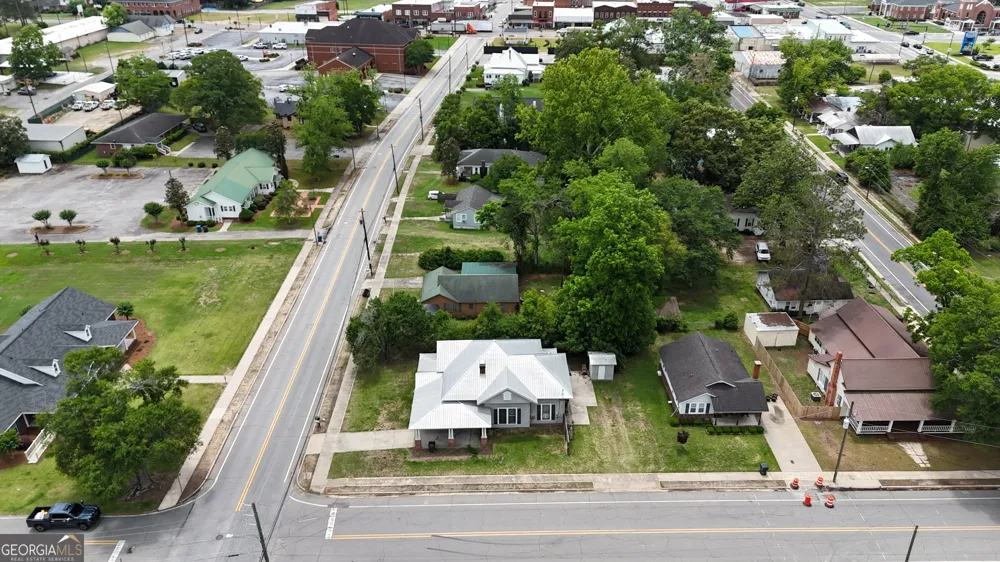 212 N Caswell Glennville, GA 30427