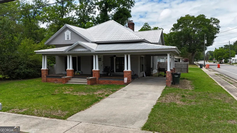 212 N Caswell Glennville, GA 30427