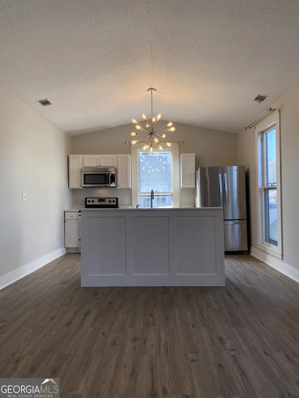 212 N Caswell Glennville, GA 30427