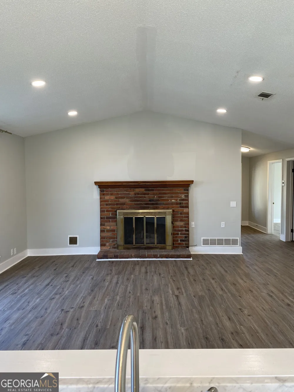 212 N Caswell Glennville, GA 30427