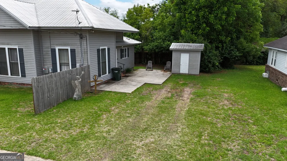 212 N Caswell Glennville, GA 30427